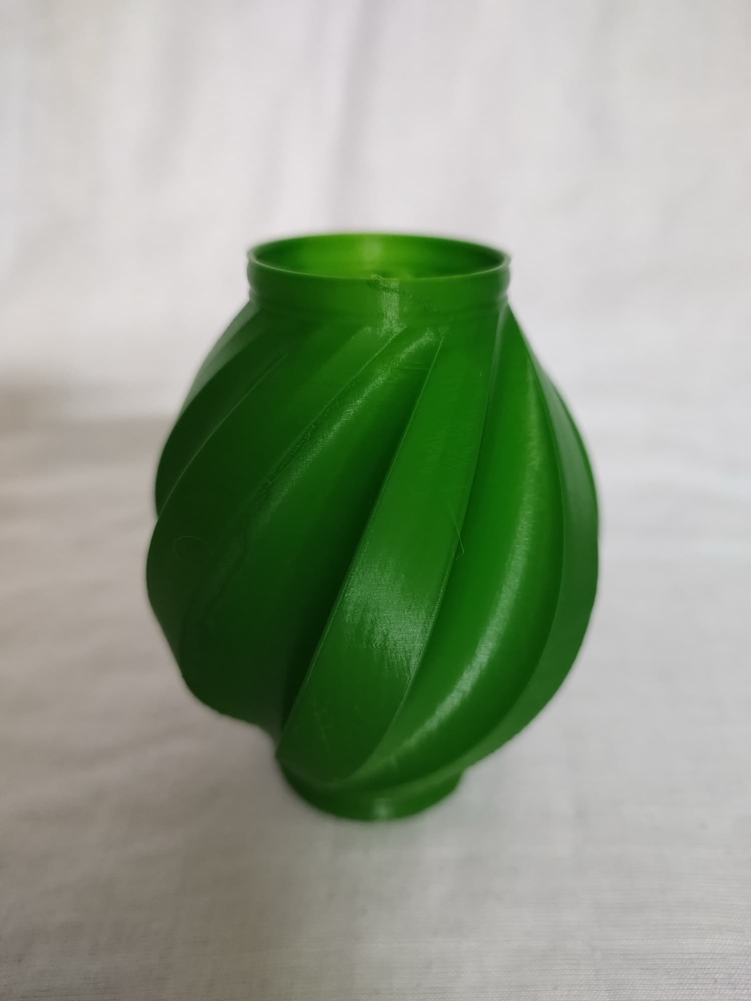 Faceted 3D-printed planter in terracotta-toned PLA
