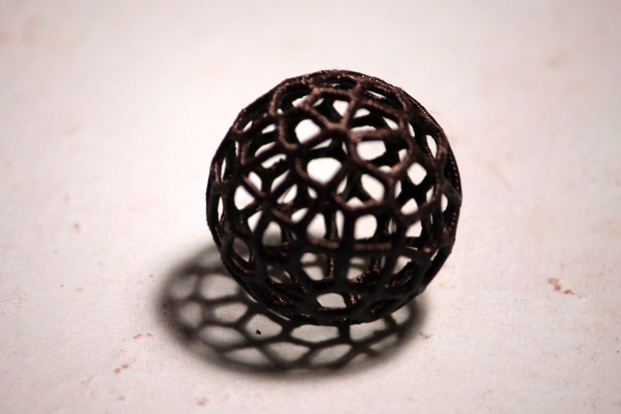 Voronoi lattice sphere, a geometric 3D-printed decor piece